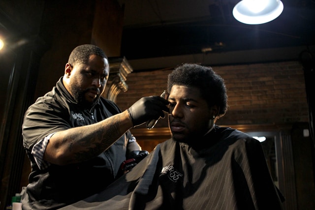 barber cutting hair